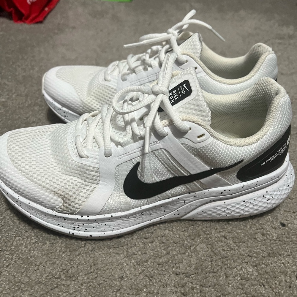 Nike women’s shoe